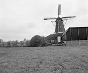 857042 Gezicht op de molen De Kraai (Westbroekse Molenweg 28) te Westbroek.